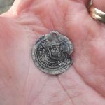 Vikingatida arabiska silvermynt hittade i Skälby