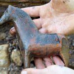 Dalahäst funnen i Falun vid arkeologisk utgrävning