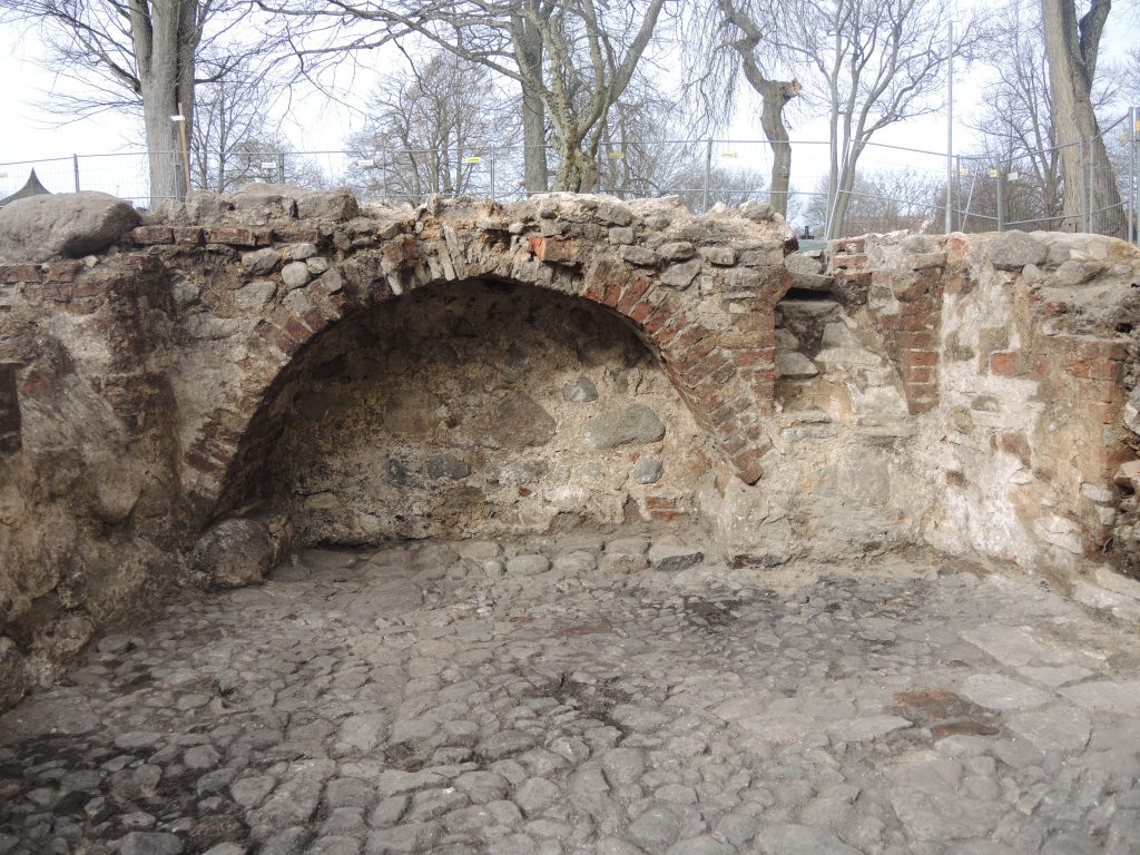 Valv från en källare vid det medeltida torget som grävdes 2016