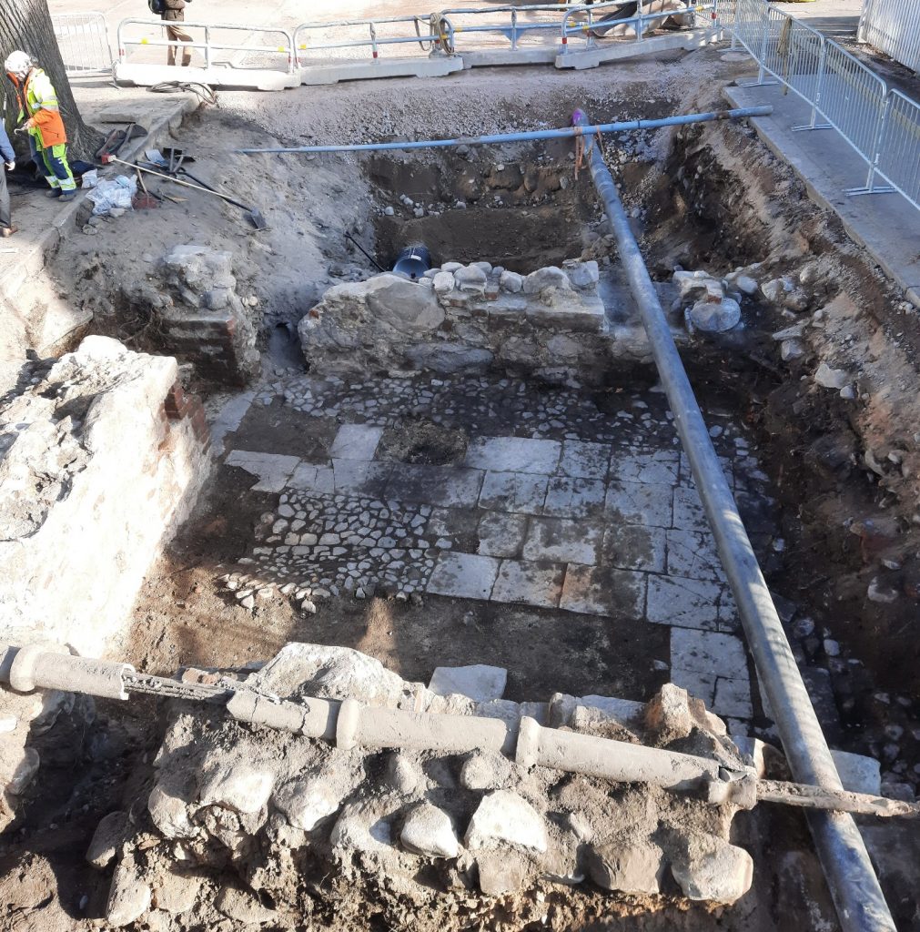 Bilden visar utgrävning av en medeltida källare