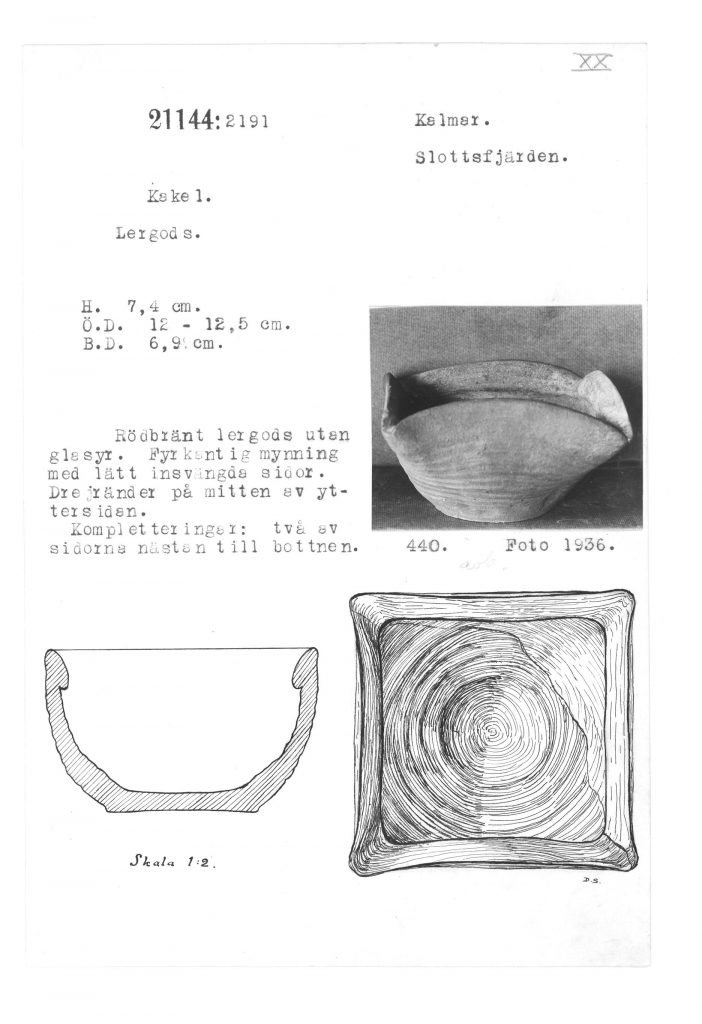 Flera pottkakel påträffades i samband med de arkeologiska undersökningarna i Slottsfjärden på 1930-talet (bild från Historiska museet/SHM, PDM 1.0).